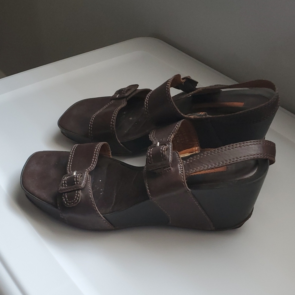 Platform sandals